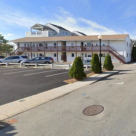 23 B St Apartments Hampton Exterior photo